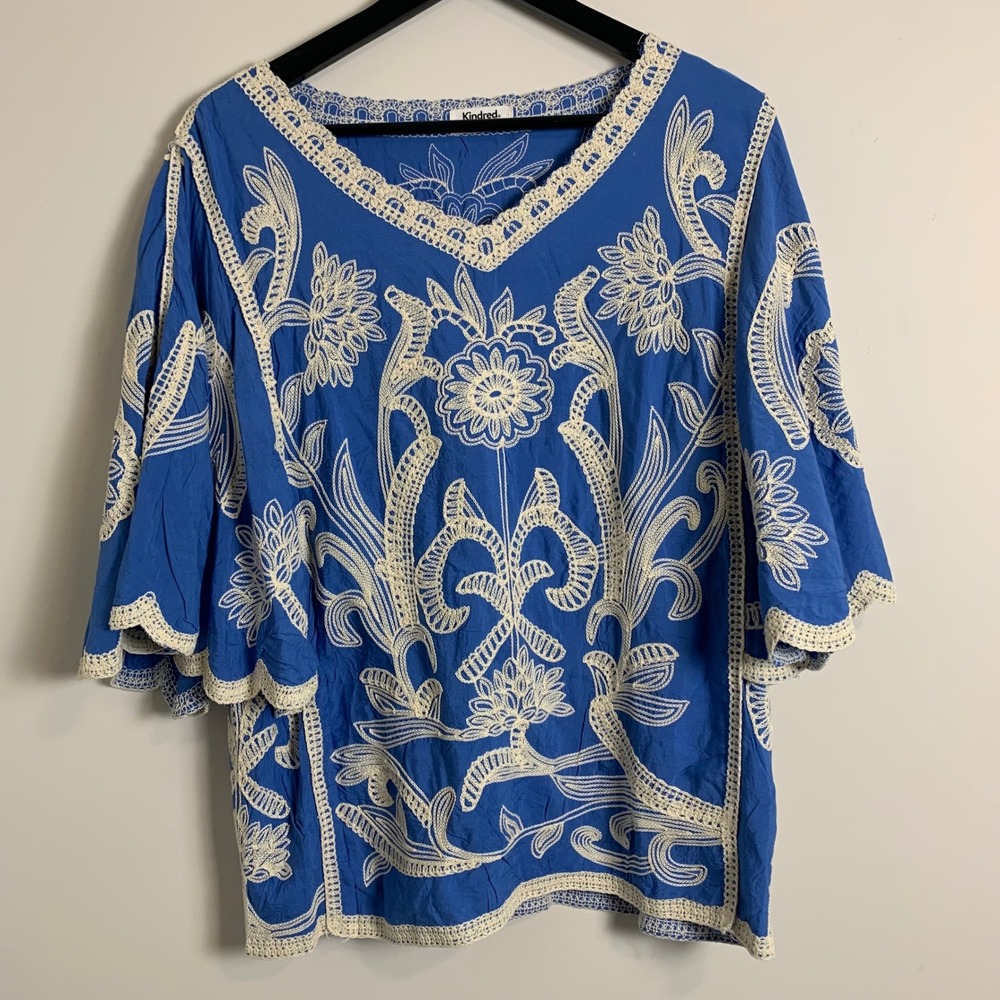 Kindred Embroidered Blouse Womens L Blue Boho Bell Sleeve Lace Trim Coastal NEW
